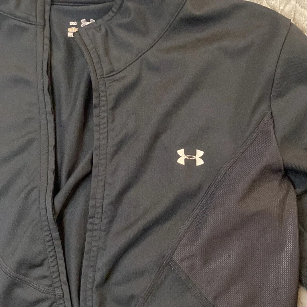 Under Armour Woman’s Running Jacket | Size SM - Picture 2 of 5
